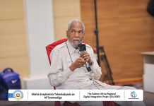 Barasare Cabdalla Mansuur oo soo Bandhigay Cilmibaaris la Xariirta Casriyaynta Af Soomaaliga (Ererybixinta)